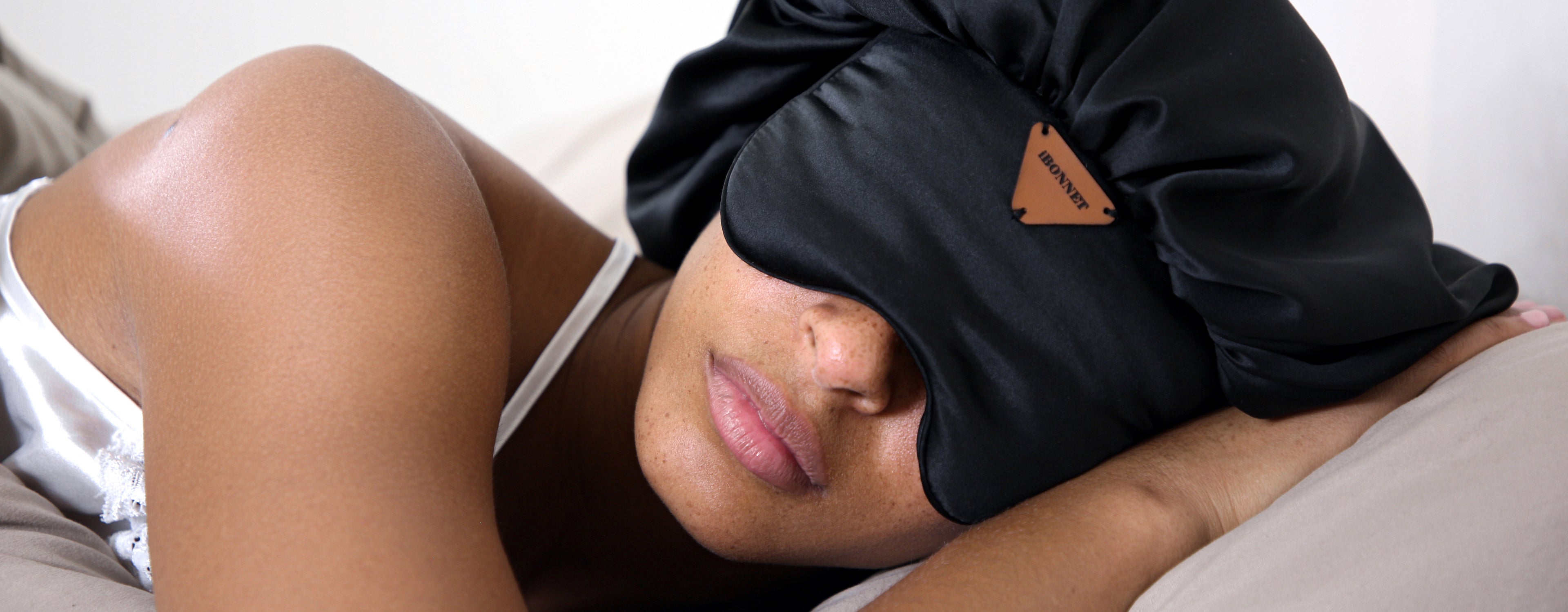 Image of a sleeping women wearing iBonnet